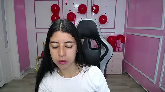 Snapshot of Bela_t_ chatting on 02-20-25, 04:36 Bela t online show from 02-20-25, 04:36