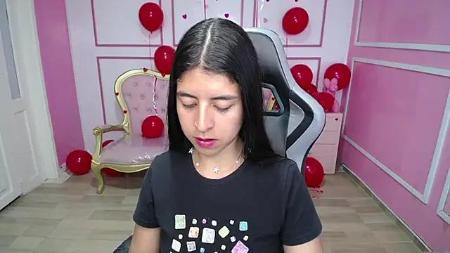 Snapshot of Bela_t_ chatting on 02-25-25, 04:42 Bela t online show from 02-25-25, 04:42