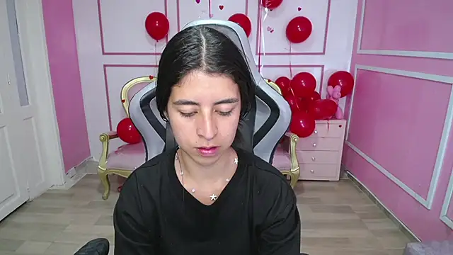 Snapshot of Bela_t_ chatting on 02-26-25, 04:35 Bela t online show from 02-26-25, 04:35