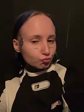 Snapshot of mei_honey_ chatting on 01-26-25, 11:39 mei honey  online show from 01-26-25, 11:39