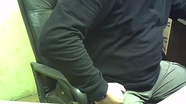 Snapshot of nikdov3 chatting on 09-18-25, 04:36 nikdov3 online show from 09-18-25, 04:36