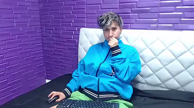 Im Milan Rs online show from 02-21-25, 07:01