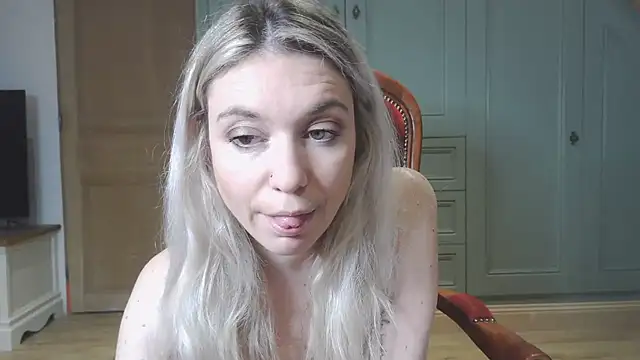 Snapshot of carlaaa chatting on 01-17-25, 09:28 carlaaa online show from 01-17-25, 09:28