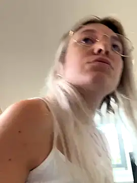 Snapshot of carlaaa chatting on 09-11-25, 08:36 carlaaa online show from 09-11-25, 08:36