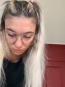 Snapshot of carlaaa chatting on 09-14-25, 08:13 carlaaa online show from 09-14-25, 08:13