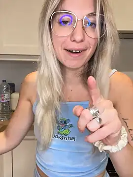 Snapshot of carlaaa chatting on 09-26-25, 08:24 carlaaa online show from 09-26-25, 08:24