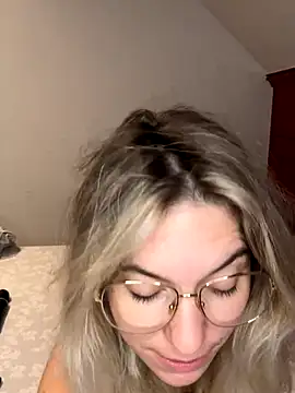 Snapshot of carlaaa chatting on 09-29-25, 07:51 carlaaa online show from 09-29-25, 07:51