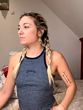 Snapshot of carlaaa chatting on 10-08-25, 08:39 carlaaa online show from 10-08-25, 08:39