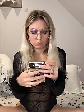 Snapshot of carlaaa chatting on 10-30-25, 08:53 carlaaa online show from 10-30-25, 08:53