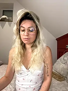 Snapshot of carlaaa chatting on 11-04-25, 09:14 carlaaa online show from 11-04-25, 09:14