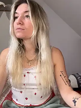 Snapshot of carlaaa chatting on 11-19-25, 09:59 carlaaa online show from 11-19-25, 09:59