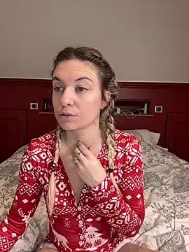 Snapshot of carlaaa chatting on 12-14-25, 10:25 carlaaa online show from 12-14-25, 10:25