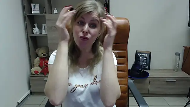 Hot Milady online show from 02-02-26, 08:13