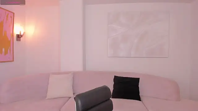 ValeriaRoldanX online show from 12-17-25, 10:32