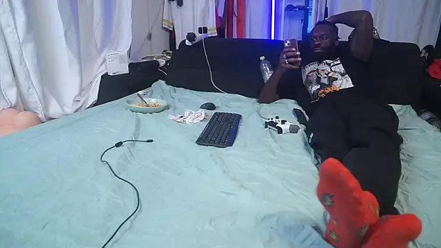 MacTroy online show from 11-05-25, 06:30