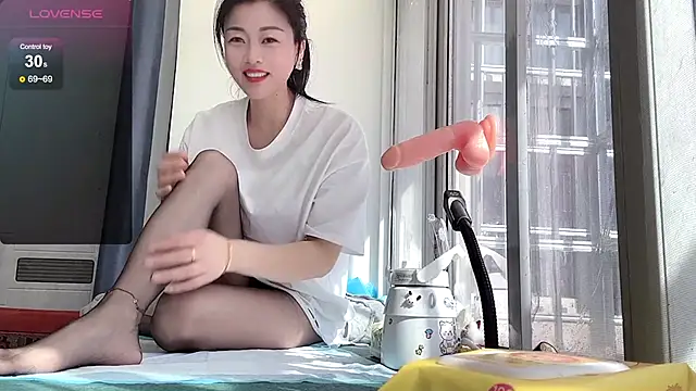 Snapshot of QianF-666 chatting on 02-10-25, 05:03 QianF-666 online show from 02-10-25, 05:03