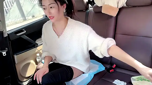 Snapshot of QianF-666 chatting on 02-27-25, 05:45 QianF-666 online show from 02-27-25, 05:45