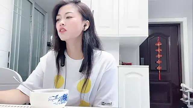 Snapshot of QianF-666 chatting on 09-10-25, 12:32 QianF-666 online show from 09-10-25, 12:32