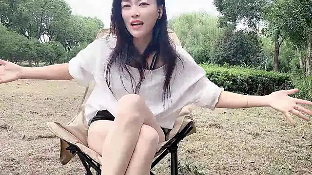 Snapshot of QianF-666 chatting on 09-21-25, 01:51 QianF-666 online show from 09-21-25, 01:51