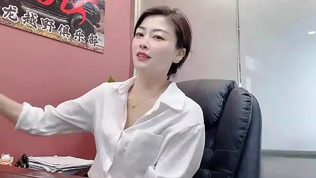 Snapshot of QianF-666 chatting on 10-18-25, 03:20 QianF-666 online show from 10-18-25, 03:20