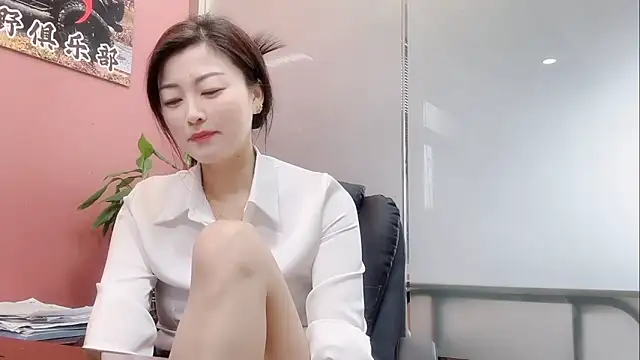 Snapshot of QianF-666 chatting on 10-19-25, 02:12 QianF-666 online show from 10-19-25, 02:12