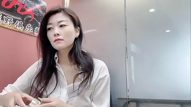 Snapshot of QianF-666 chatting on 10-20-25, 02:12 QianF-666 online show from 10-20-25, 02:12