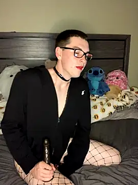 Snapshot of YourFavTwinkie chatting on 11-05-25, 07:41 YourFavTwinkie online show from 11-05-25, 07:41