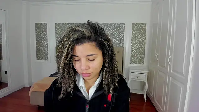 Mayaa ross online show from 09-12-25, 01:38