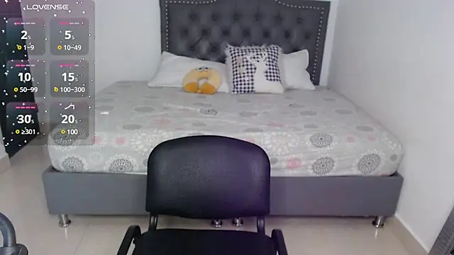 Snapshot of pamela_ chatting on 12-18-24, 02:21 pamela  online show from 12-18-24, 02:21