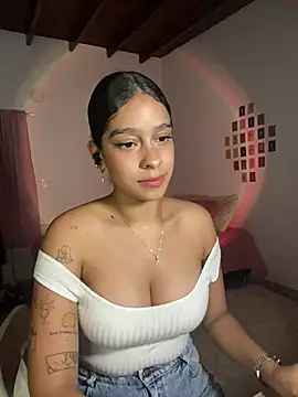 Snapshot of Arteatenea__ chatting on 01-14-25, 04:57 Arteatenea online show from 01-14-25, 04:57