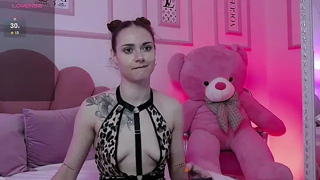 Snapshot of Abby__White chatting on 02-17-25, 08:58 Abby White online show from 02-17-25, 08:58
