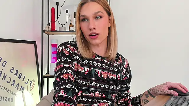 Snapshot of katrinewestx chatting on 12-25-24, 12:48 katrinewestx online show from 12-25-24, 12:48