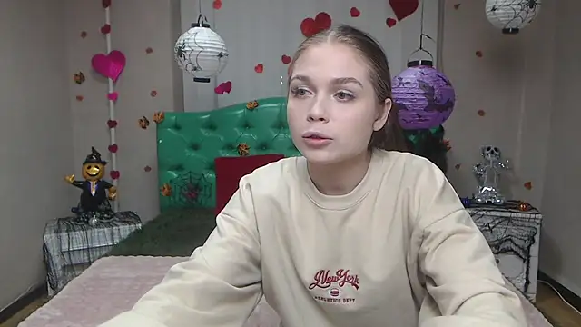 LaraPika online show from 11-04-25, 06:07