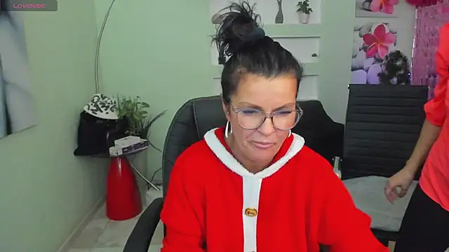 EricaAndPenelopa online show from 12-18-24, 08:36