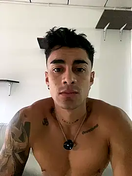 Snapshot of Danifornari chatting on 10-29-25, 08:21 Danifornari online show from 10-29-25, 08:21