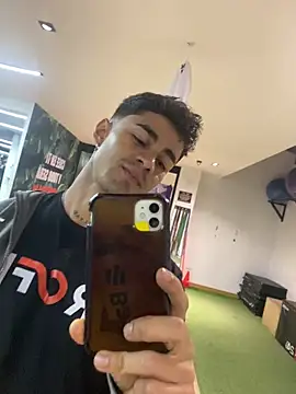 Snapshot of Danifornari chatting on 10-31-25, 02:45 Danifornari online show from 10-31-25, 02:45