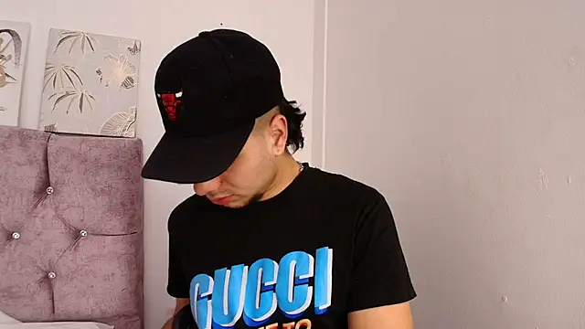 Amadeo Wild online show from 02-02-25, 01:08