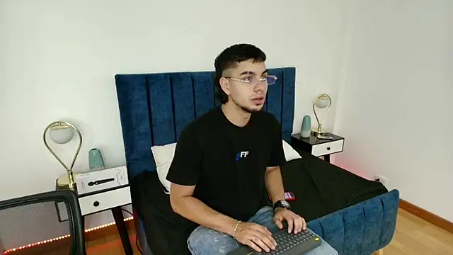 Amadeo Wild online show from 03-15-25, 03:37