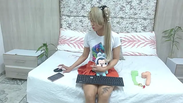 Snapshot of adara_deidara chatting on 03-17-25, 12:35 adara deidara online show from 03-17-25, 12:35