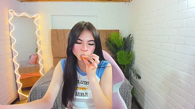 Roxanne tay online show from 12-24-24, 09:00