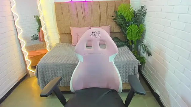 Roxanne tay online show from 02-08-25, 10:51