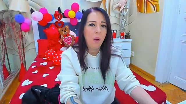 LauraSin online show from 02-15-25, 04:14