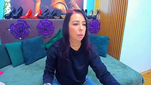 LauraSin online show from 10-30-25, 04:25