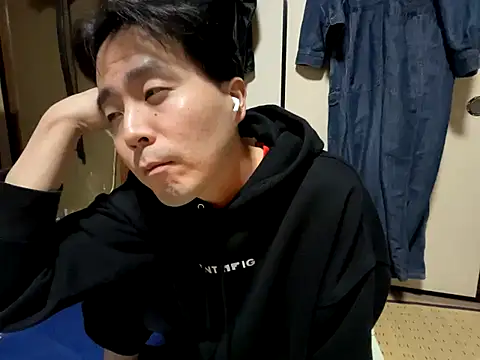 Snapshot of shigeki-113 chatting on 11-27-25, 01:02 shigeki-113 online show from 11-27-25, 01:02