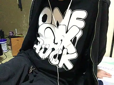 Snapshot of shigeki-113 chatting on 12-14-25, 05:18 shigeki-113 online show from 12-14-25, 05:18