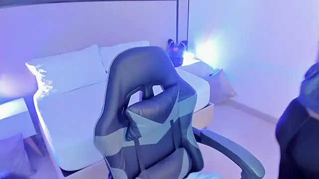 emma collson online show from 09-26-25, 02:37