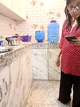 Snapshot of Saroj-Shah chatting on 03-17-25, 05:05 Saroj-Shah online show from 03-17-25, 05:05