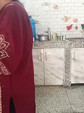 Snapshot of Saroj-Shah chatting on 11-12-25, 06:47 Saroj-Shah online show from 11-12-25, 06:47