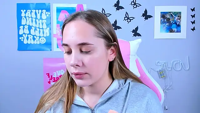 MiaMilas online show from 12-25-24, 04:33