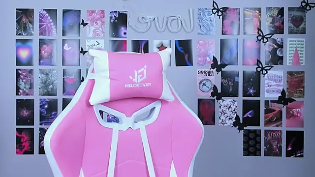 MiaMilas online show from 02-12-25, 04:54